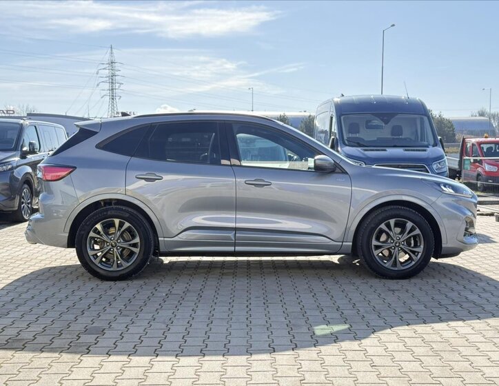 Ford Kuga SUV / Terénní 2,5 l 140 kw