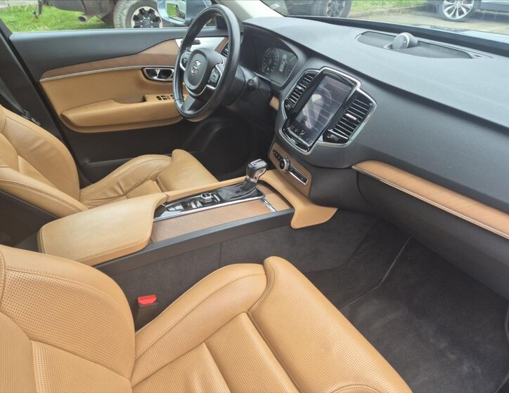 Volvo XC90 SUV / Terénní 2,0 l 165 kw