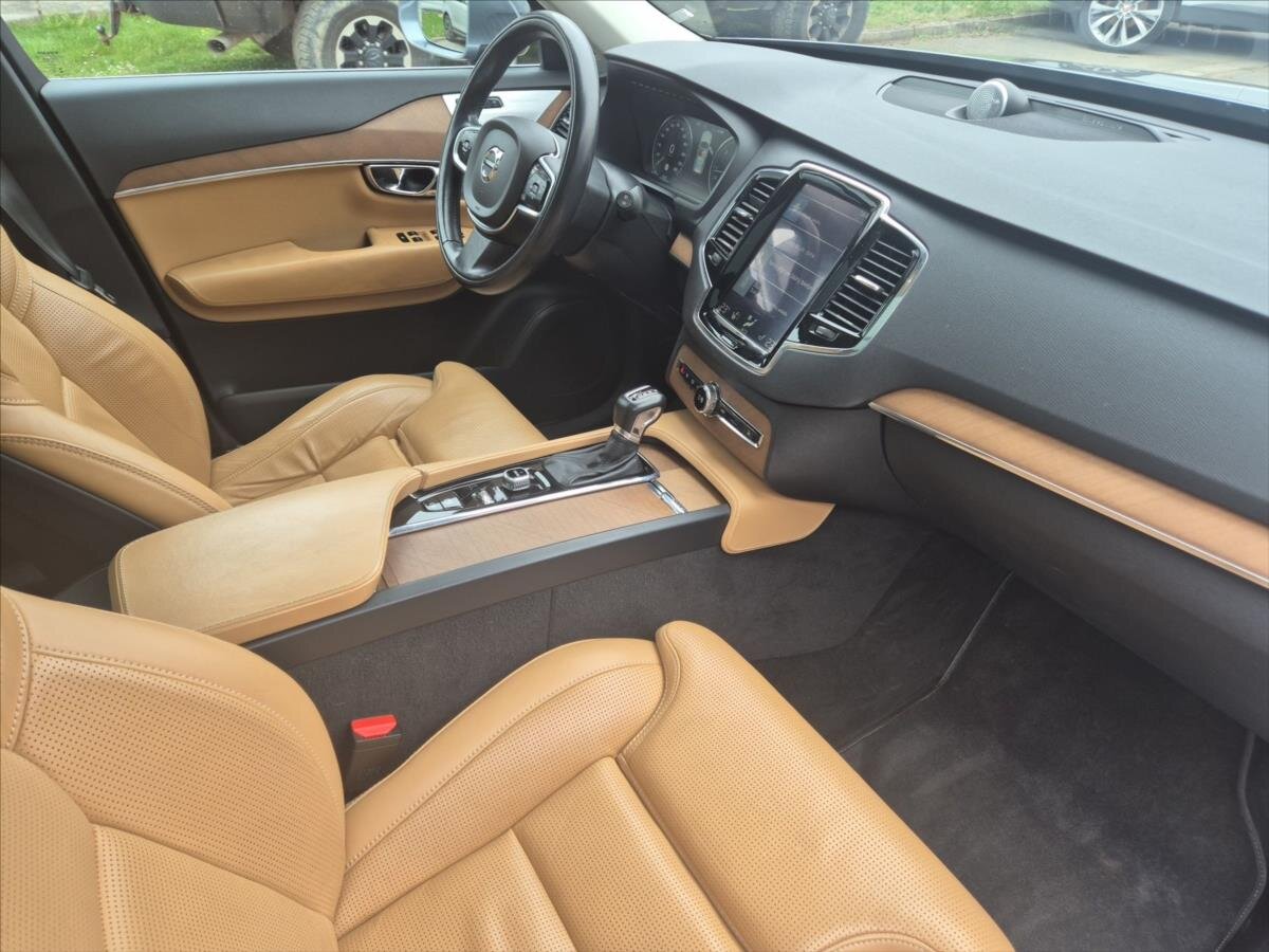 Volvo XC90 SUV / Terénní 2,0 l 165 kw