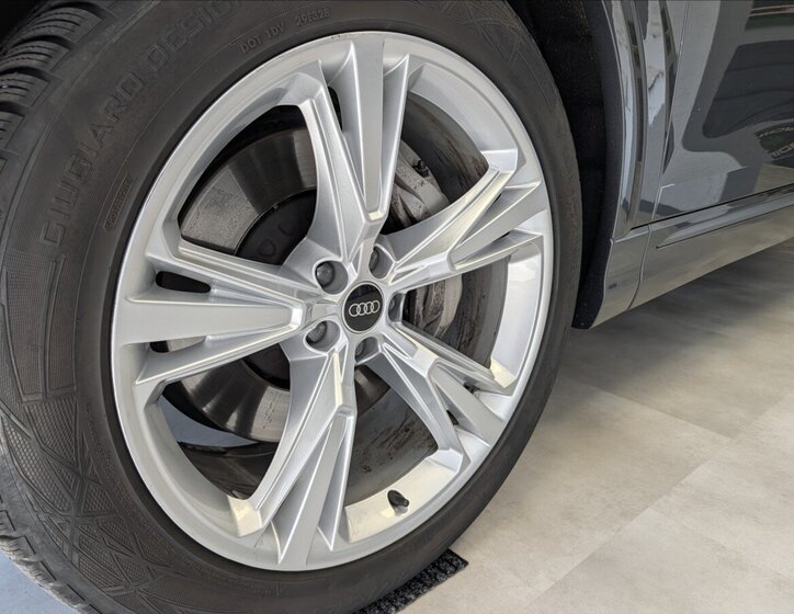 Audi Q8 Hatchback 3,0 l 250 kw