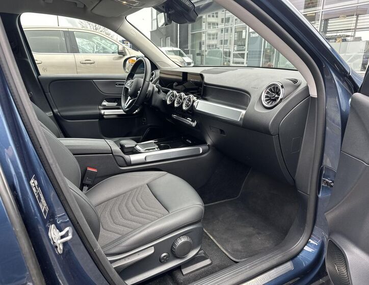 Mercedes-Benz EQB 12