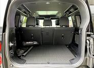 Land Rover Defender 6