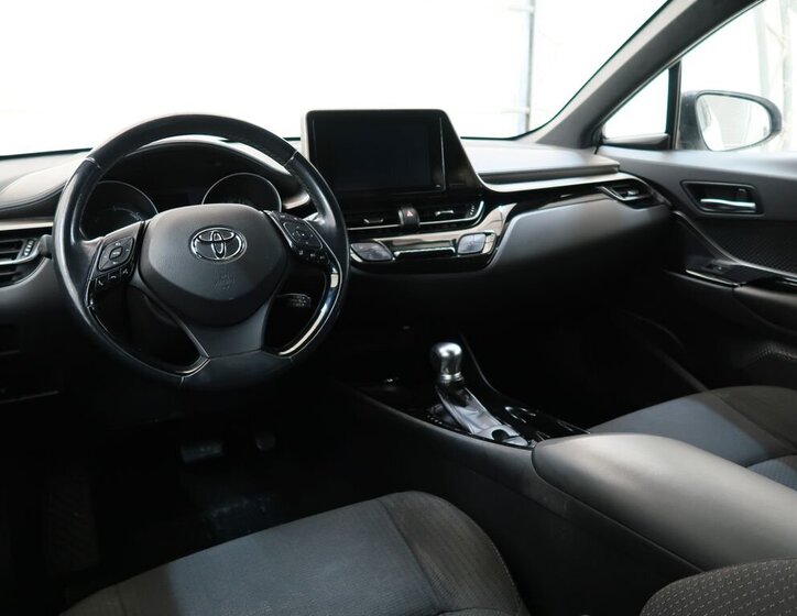 Toyota C-HR SUV 1,8 l 72 kw