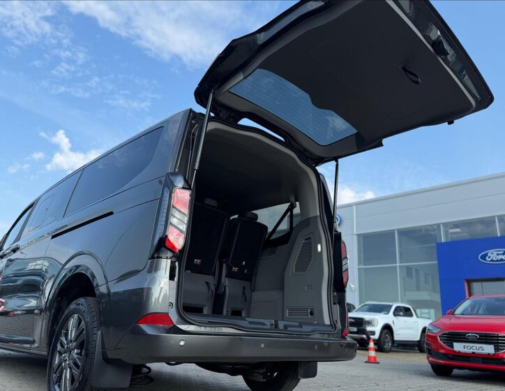 Ford Tourneo Custom 12