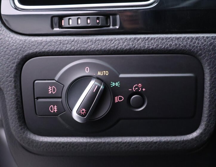 Volkswagen Touareg SUV / Terénní 3,0 l 176 kw