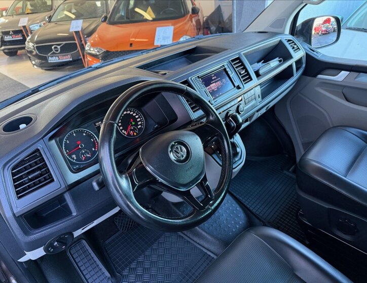 Volkswagen Caravelle 9