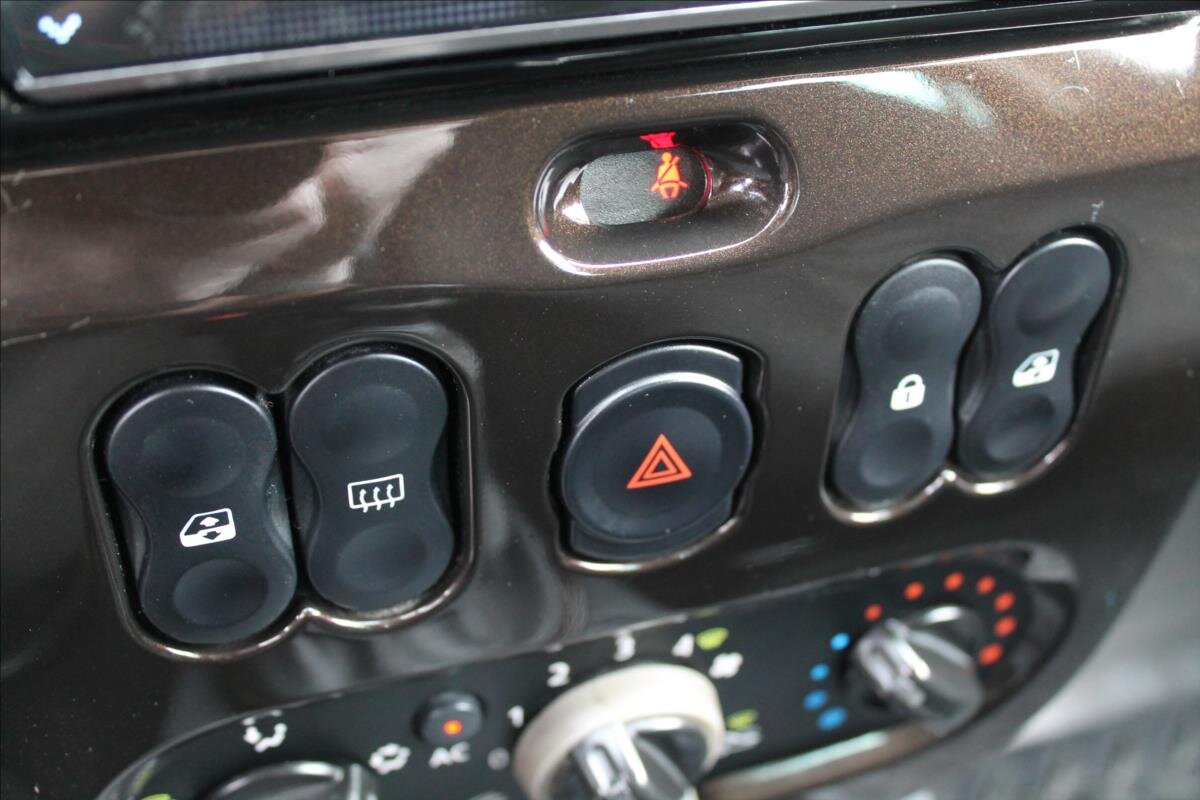 Dacia Duster SUV / Terénní 1,6 l 77 kw