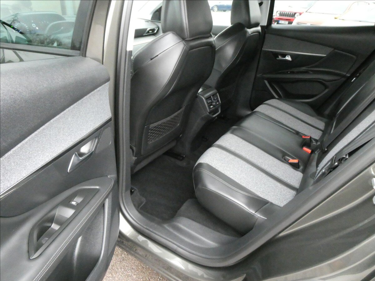 Peugeot 3008 SUV 1,6 l 121 kw