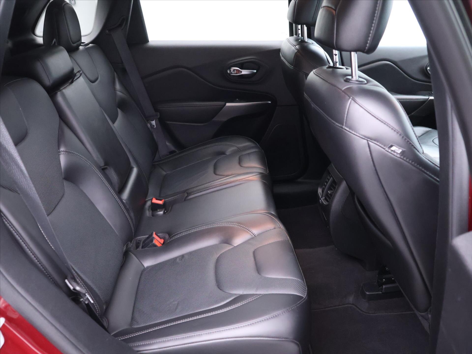 Jeep Cherokee SUV / Terénní 3,2 l 200 kw