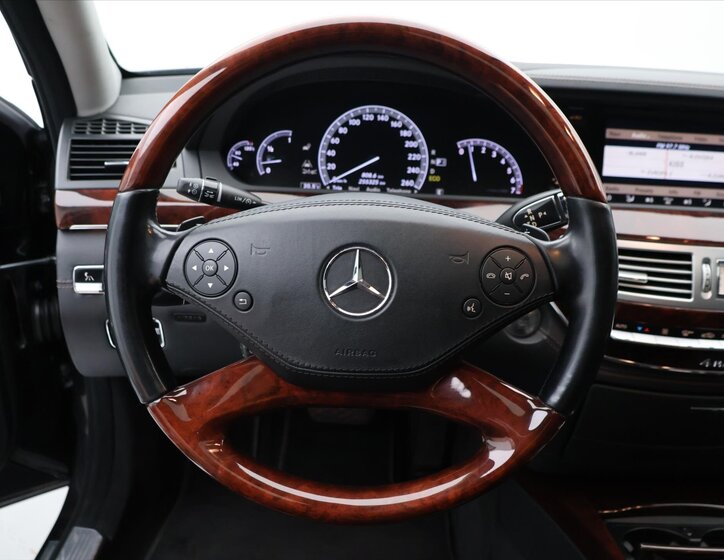 Mercedes-Benz Třídy S Sedan / Limuzína 4,7 l 320 kw