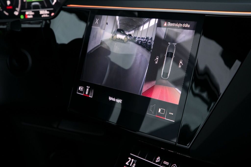 Audi e-tron SUV / Terénní 0,0 300 kw