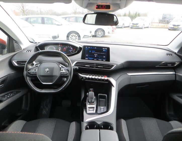 Peugeot 5008 MPV 1,2 l 96 kw