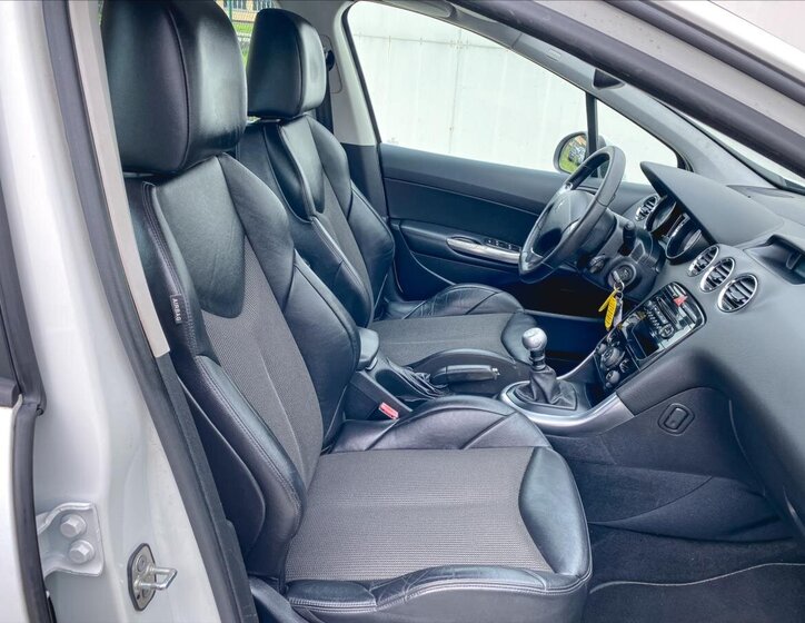 Peugeot 308 Hatchback 1,6 l 147 kw