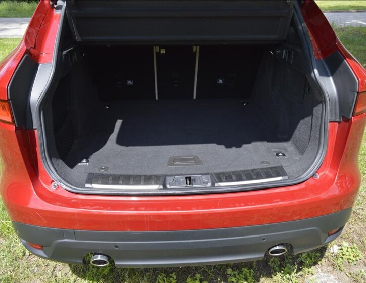 Jaguar F-Pace SUV / Terénní 2,0 l 177 kw