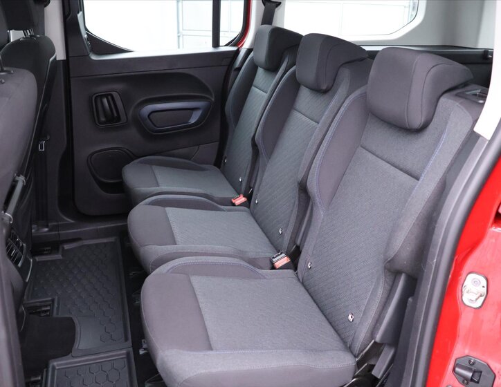 Peugeot Rifter MPV 1,5 l 96 kw