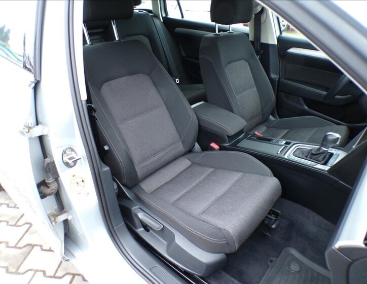 Volkswagen Passat Kombi 1,6 l 88 kw