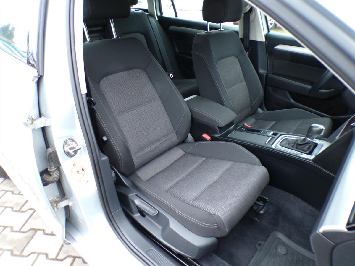 Volkswagen Passat Kombi 1,6 l 88 kw