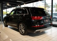 Audi Q7 4