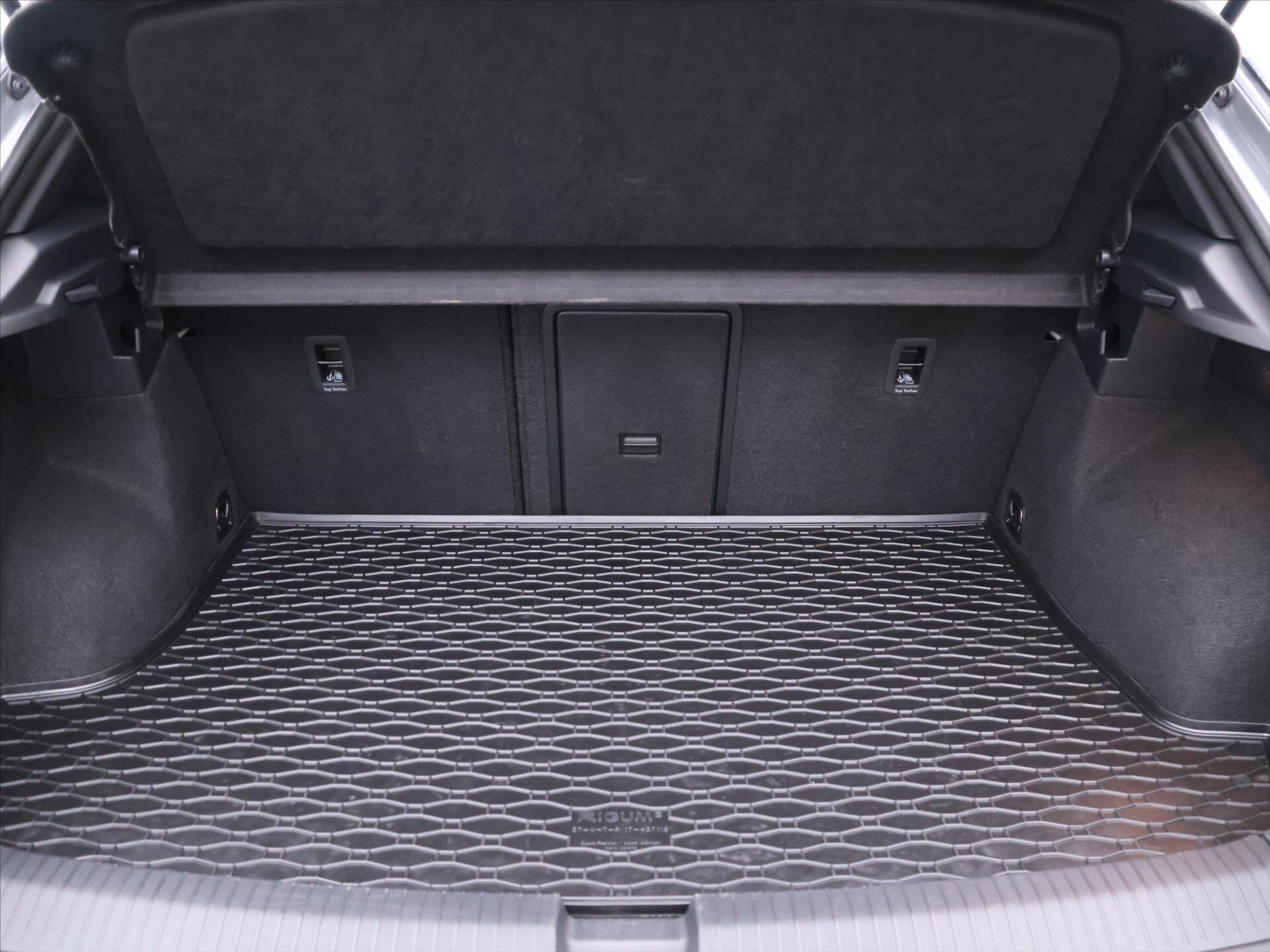 Volkswagen T-Roc SUV / Terénní 2,0 l 110 kw