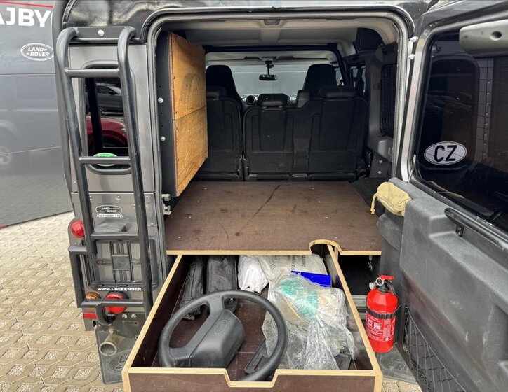 Land Rover Defender Skříň 2,2 l 90 kw