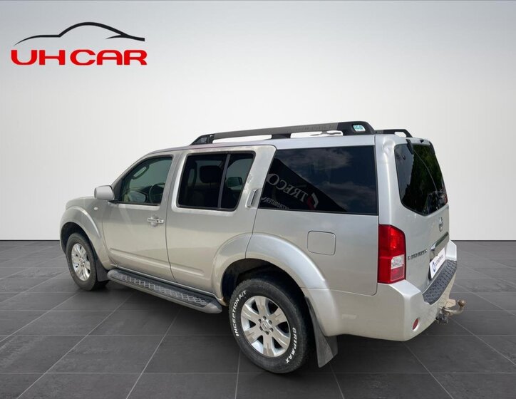Nissan Pathfinder 6
