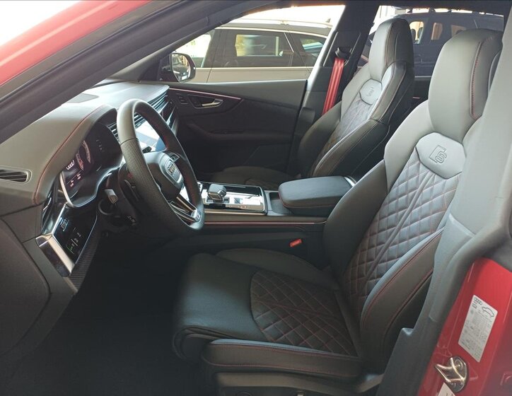 Audi Q8 SUV / Terénní 3,0 l 210 kw