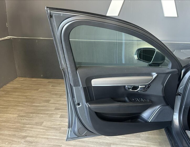 Volvo V90 Kombi 2,0 l 140 kw