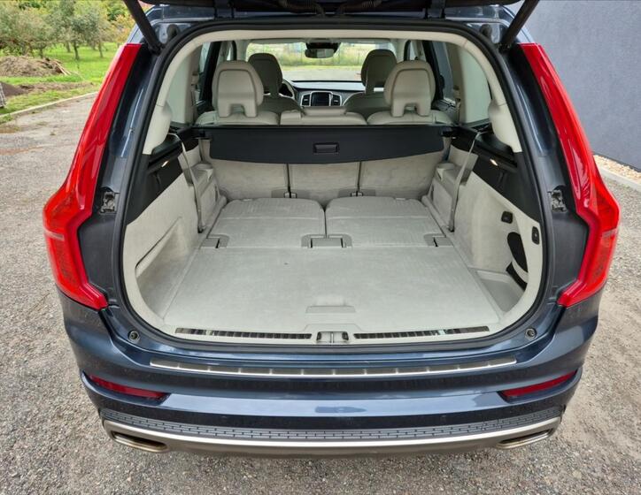 Volvo XC90 11