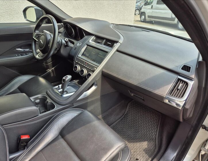 Jaguar E-Pace SUV 2,0 l 184 kw