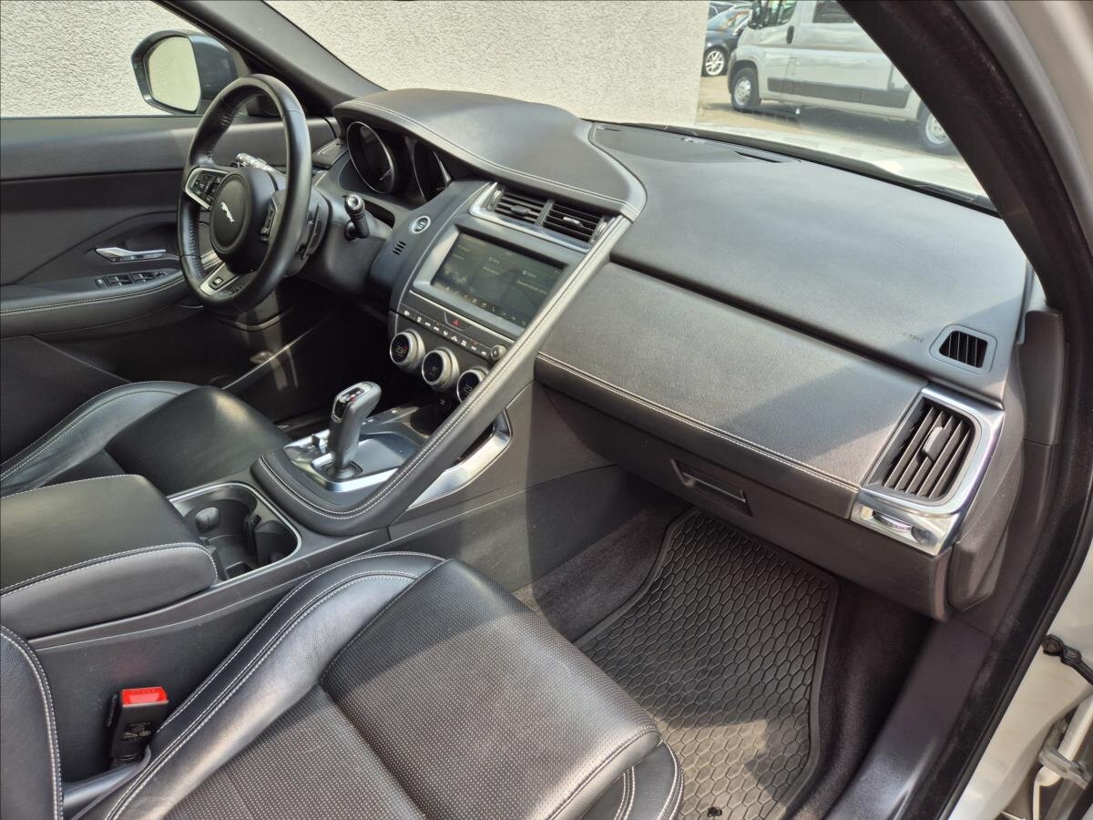 Jaguar E-Pace SUV 2,0 l 184 kw