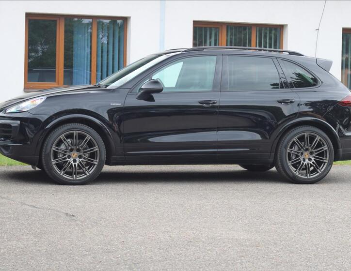 Porsche Cayenne SUV 4,1 l 283 kw