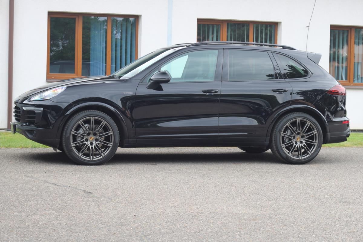 Porsche Cayenne SUV 4,1 l 283 kw