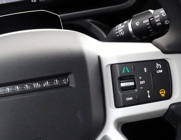 Land Rover Defender SUV 3,0 l 183 kw