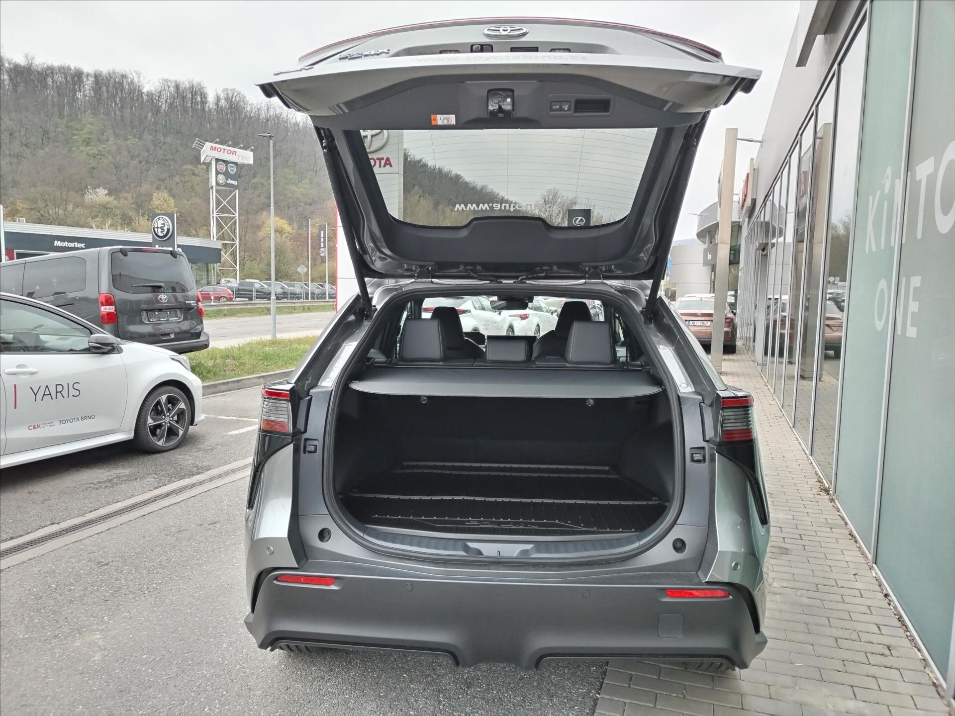 Toyota bZ4X SUV / Terénní 0,0 165 kw