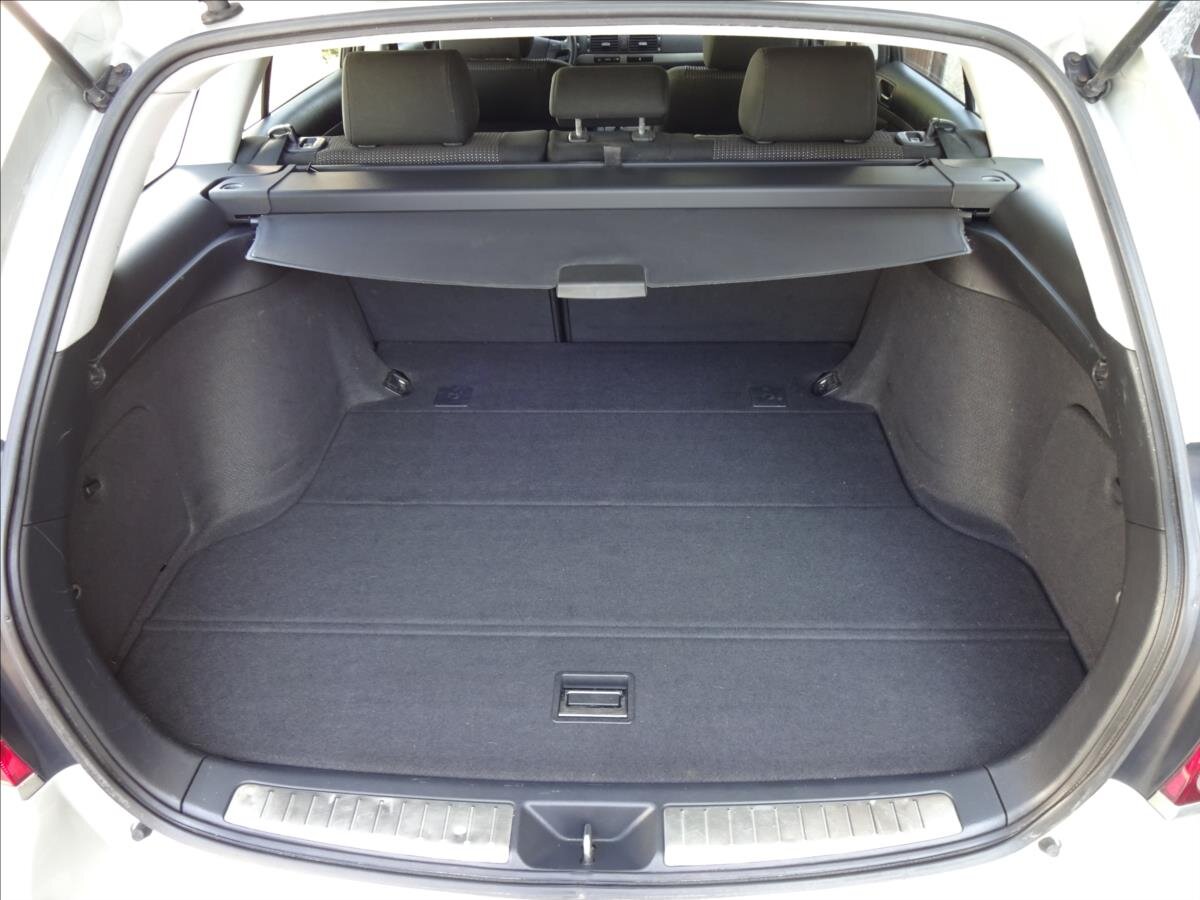 Toyota Avensis Kombi 2,0 l 93 kw