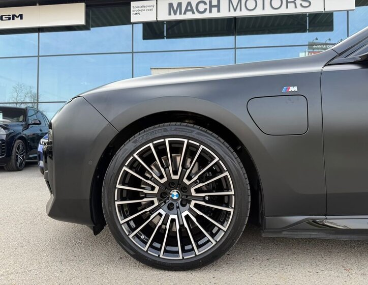 BMW Řada 7 Sedan / Limuzína 3,0 l 360 kw
