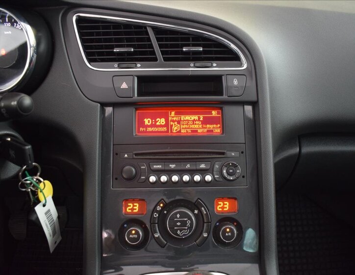 Peugeot 5008 MPV 1,6 l 88 kw