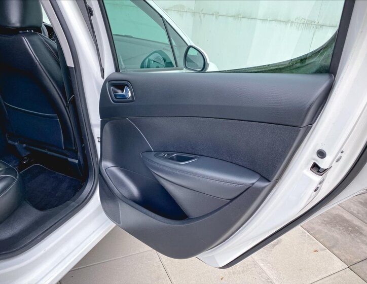 Peugeot 308 Hatchback 1,6 l 147 kw