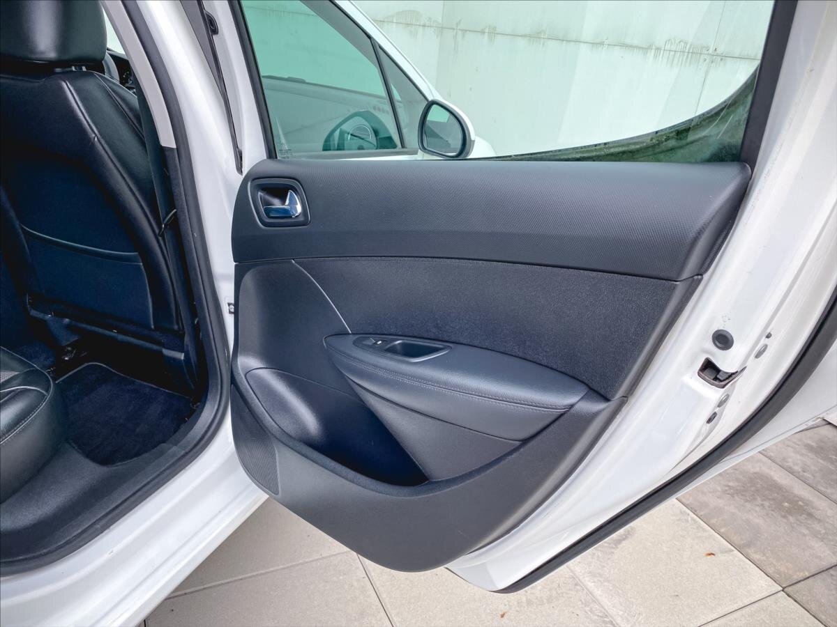 Peugeot 308 Hatchback 1,6 l 147 kw