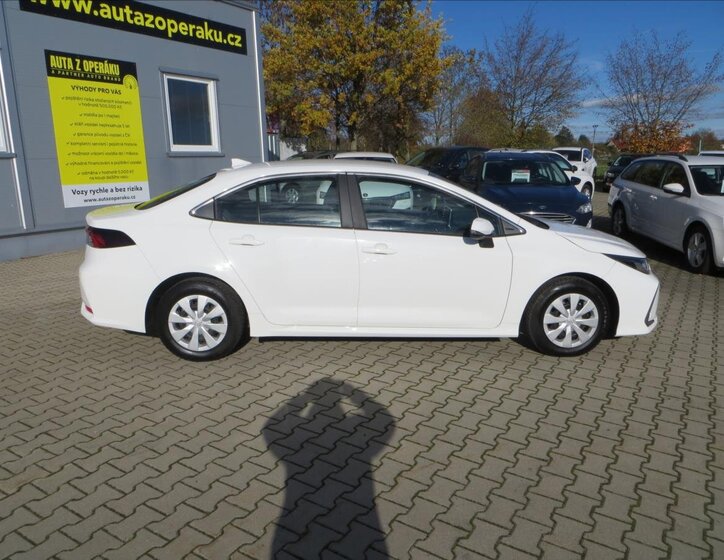 Toyota Corolla Sedan / Limuzína 1,8 l 72 kw