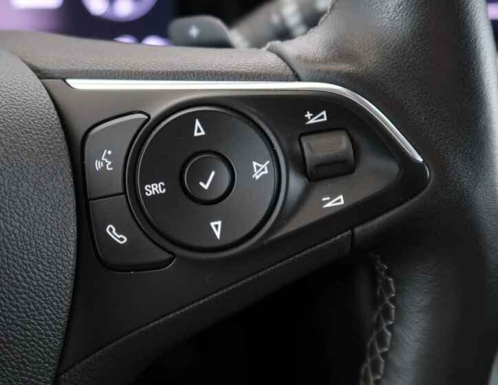 Opel Grandland SUV / Terénní 1,6 l 147 kw