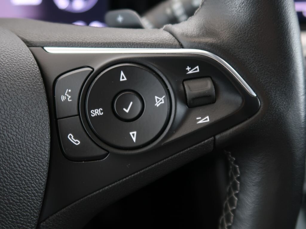 Opel Grandland SUV / Terénní 1,6 l 147 kw
