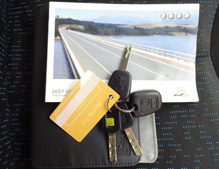 Peugeot 107 Hatchback 998,0 50 kw