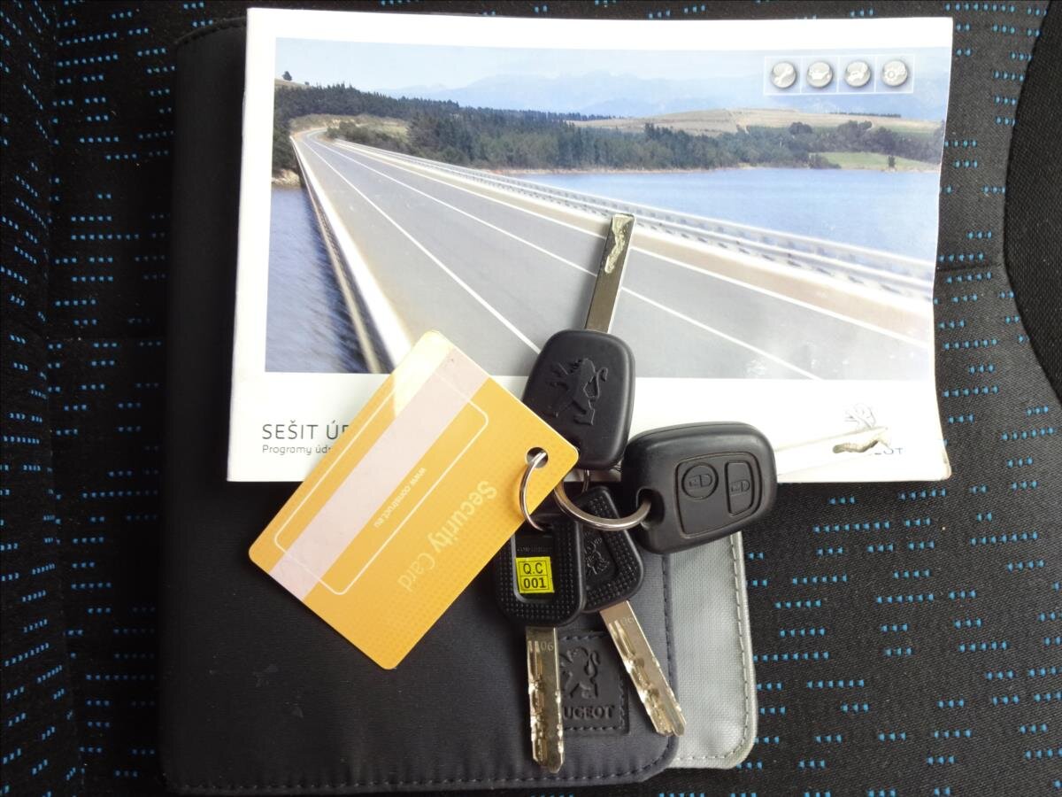 Peugeot 107 Hatchback 998,0 50 kw