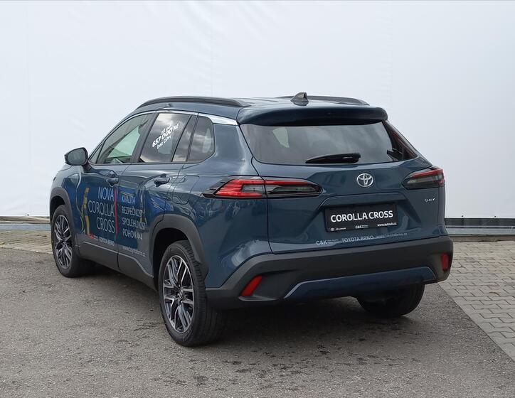 Toyota Corolla Cross 8
