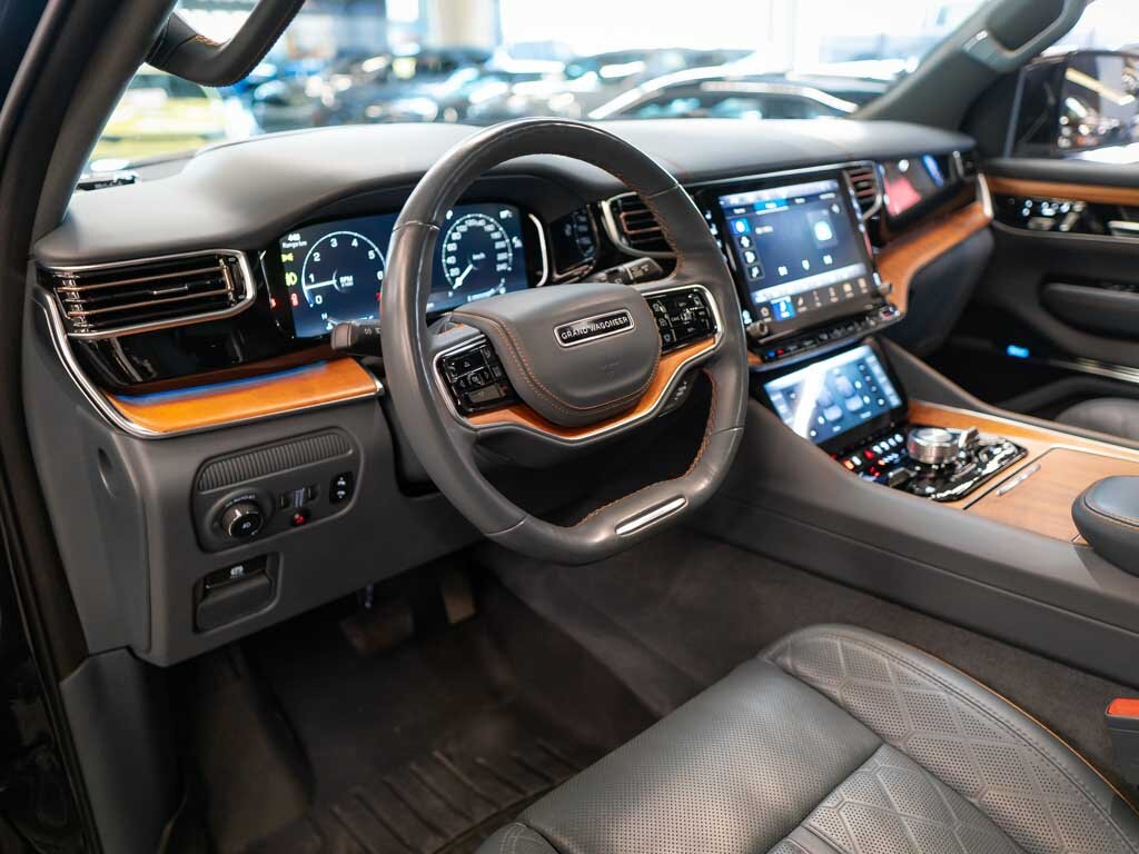 Jeep Grand Wagoneer SUV 6,4 l 351 kw