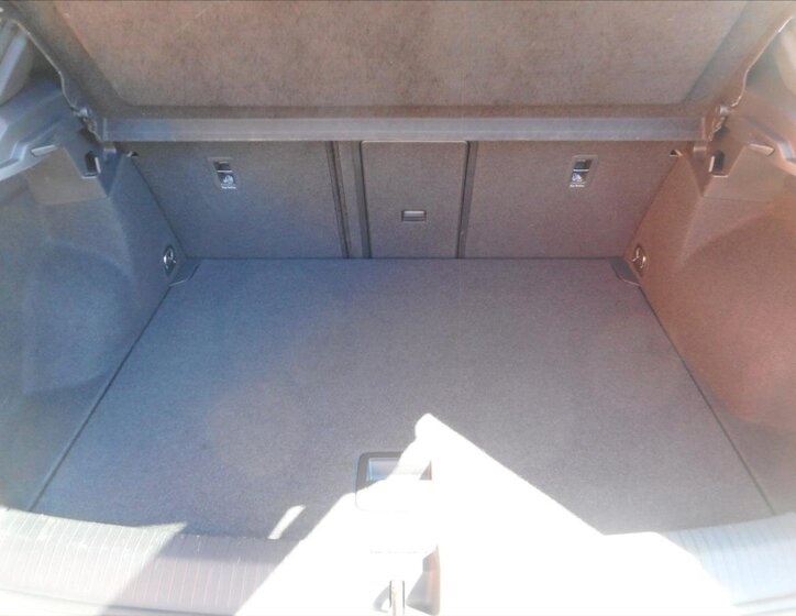 Volkswagen T-Roc SUV / Terénní 1,5 l 110 kw