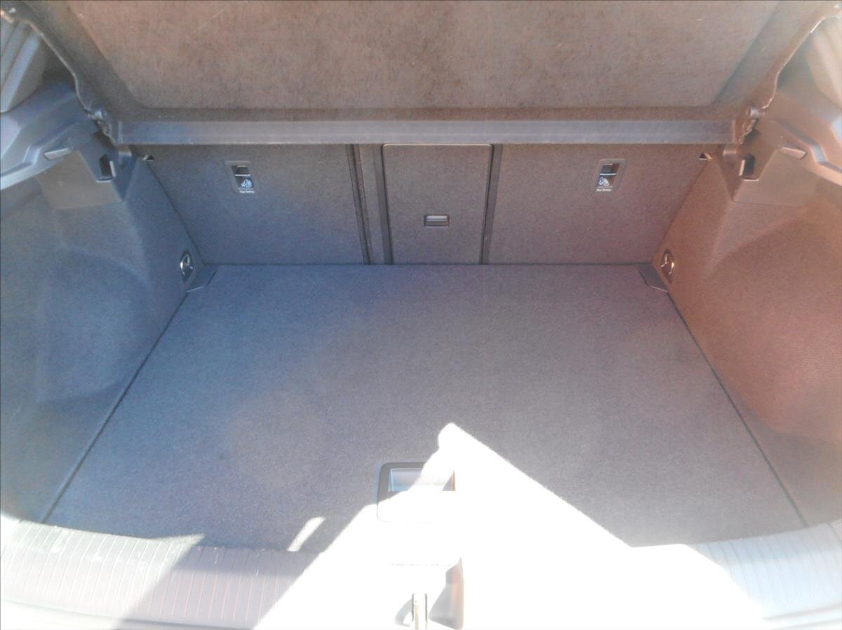 Volkswagen T-Roc SUV / Terénní 1,5 l 110 kw