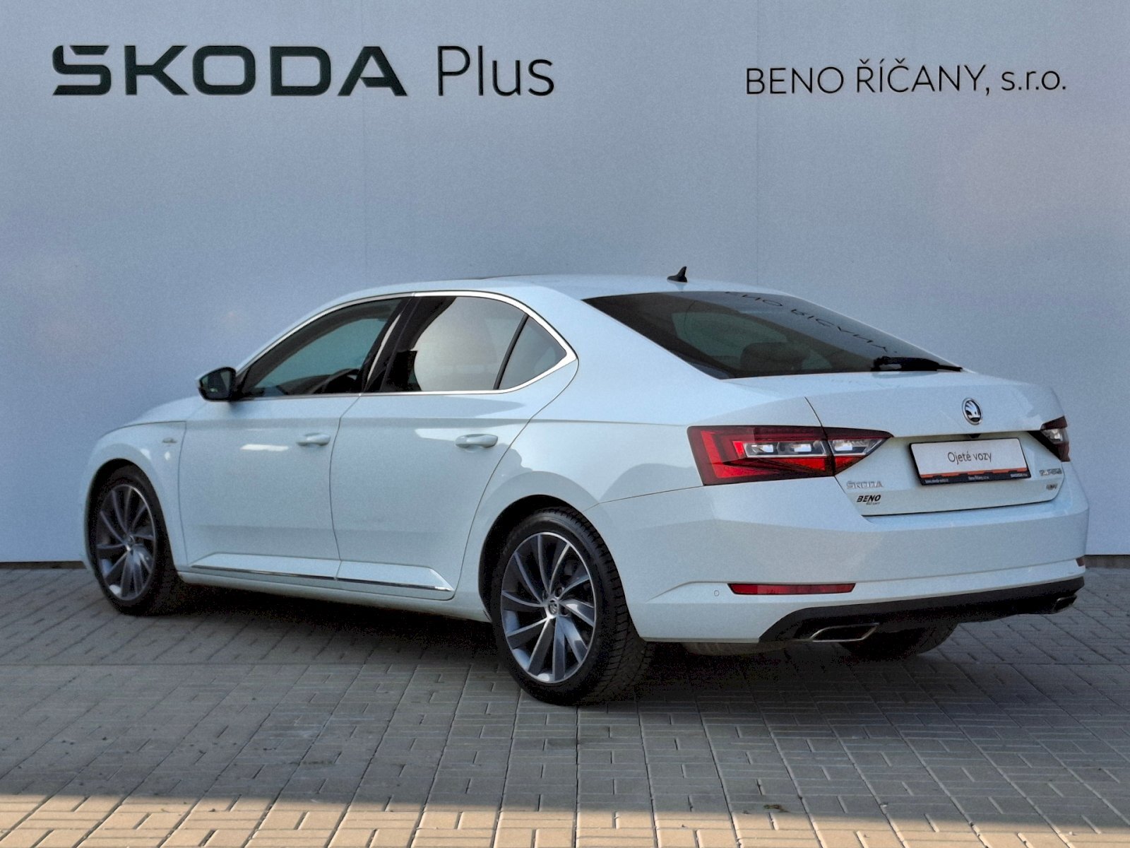 Škoda Superb Sedan / Limuzína 2,0 l 206 kw