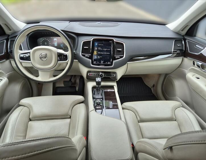 Volvo XC90 9